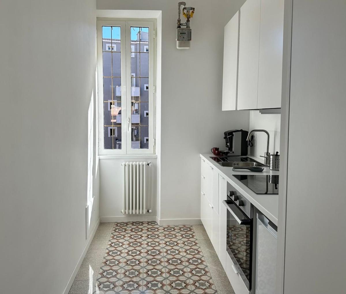 Bright House * Rom
