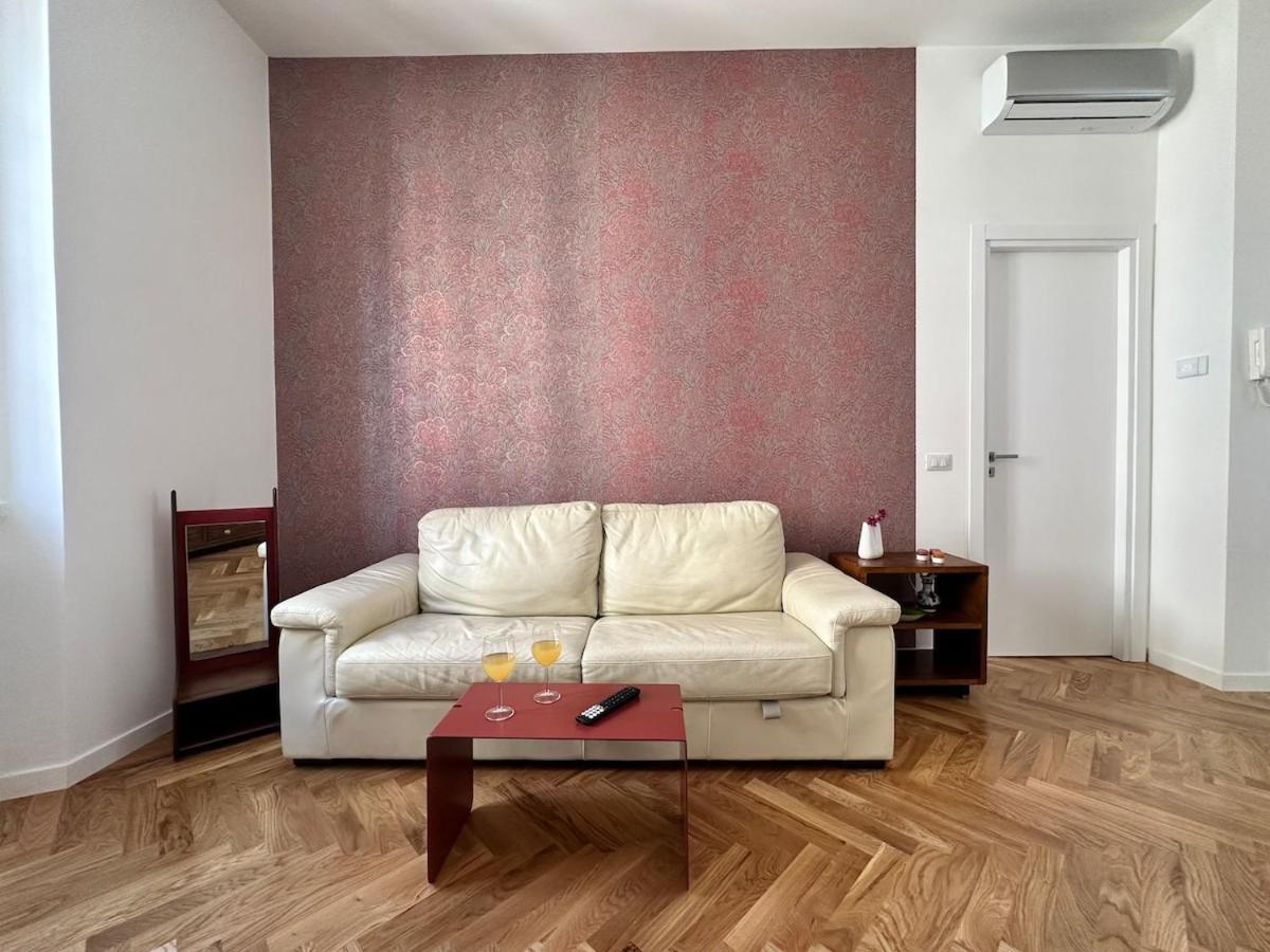 Bright House Rom